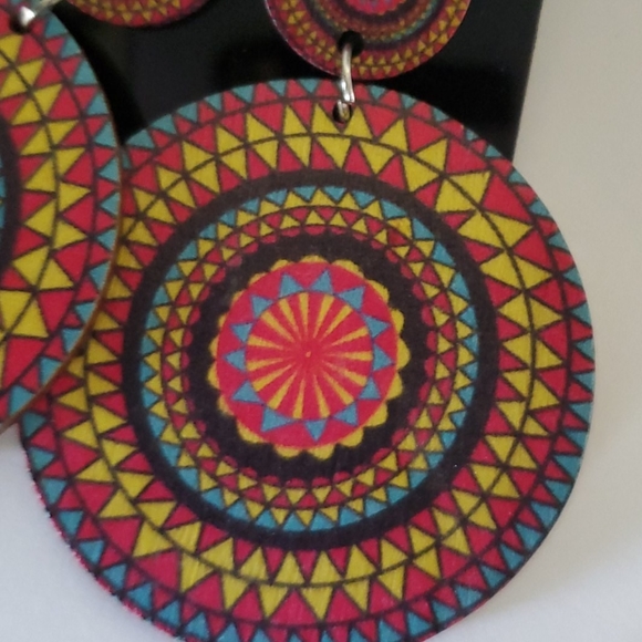 🆕️  Natural Wood Circle Dangle Earrings - Picture 2 of 5